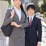 高身長の働くインテリOL限定 身長170cm超えの美脚の女先輩と低身長の後輩くんが勤務中に身長差SEXに挑戦！いつも厳しい女上司のモデルのような身体に触れ部下は思わずフル勃起！後輩のチ○ポに激突きされ本気イキした先輩オマ○コは中出しまでしてしまうのか！？ さおり